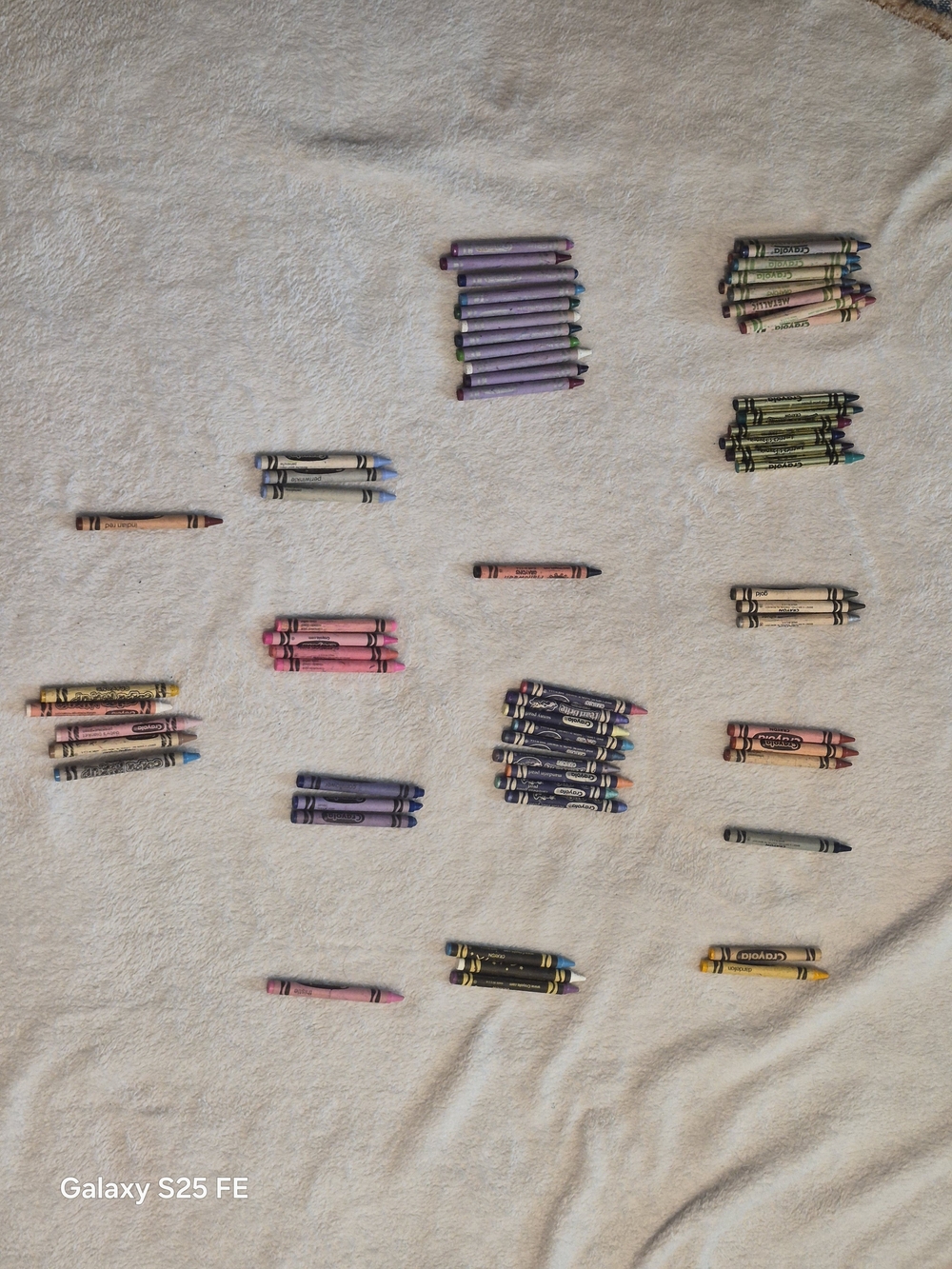 Rare Crayola Collectible Crayon Lot (69 Pcs) - Retired Thistle, Indian Red, Glit